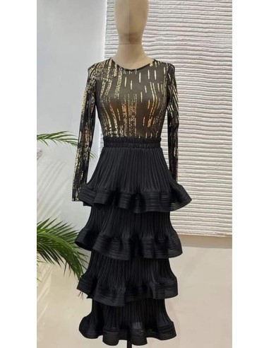 Falda midi de volantes con tejido satinado plisado. Cinturilla elástica. Talla desde 36 hasta 48.