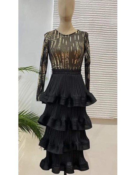 Falda midi de volantes con tejido satinado plisado. Cinturilla elástica. Talla desde 36 hasta 48.