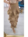 Falda midi de volantes con tejido satinado plisado. Cinturilla elástica. Talla desde 36 hasta 48.