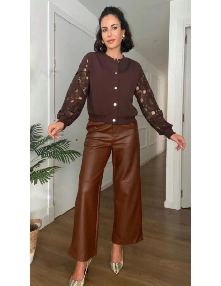 Pantalón efecto cuero cropped