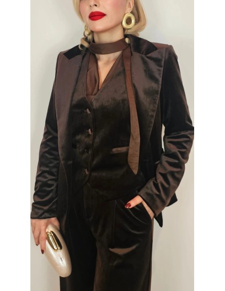 Traje de chaqueta en terciopelo elegantísimo al mejor precio con alta calidad.