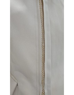Conjunto de falda midi en crepé con gasa y cuerpo entallado con escote bardot y manga tres cuartos abullonada. Detalle de pedrer 2
