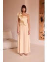 Descubre el conjunto de noche 52563 de Carla Ruiz, disponible en nuestra boutique. Este elegante y refinado.