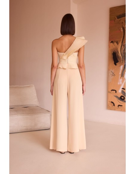 Descubre el conjunto de noche 52563 de Carla Ruiz, disponible en nuestra boutique. Este elegante y refinado.