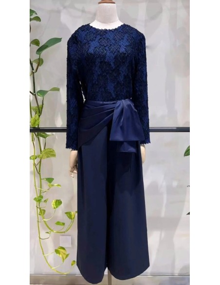 Pantalón corte cropped en tejido fluido con detalle de lazada en cintura satinada.