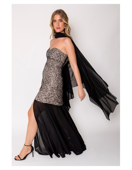 Vestido con capa y bajo en gasa cuerpo brocado con mini lentejuelas. Forro interior satinado.