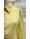 Camisa en gasa con botones y cuello camisero de manga larga abullonada. Forro interior.