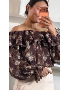 Camisa con hombros al aire en tejido fluido con corte abullonado y manga larga. 2