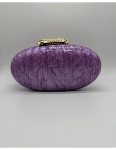 El clutch perfecto que realza todo tipo de vestidos, para añadir el toque mágico.