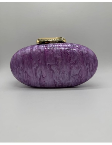 El clutch perfecto que realza todo tipo de vestidos, para añadir el toque mágico.