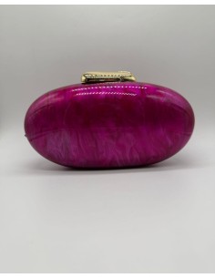 El clutch perfecto que realza todo tipo de vestidos, para añadir el toque mágico.