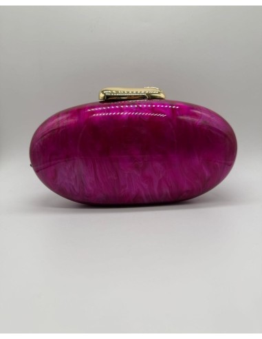 El clutch perfecto que realza todo tipo de vestidos, para añadir el toque mágico.