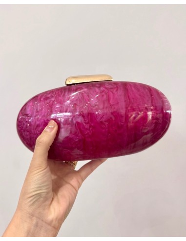 El clutch perfecto que realza todo tipo de vestidos, para añadir el toque mágico.