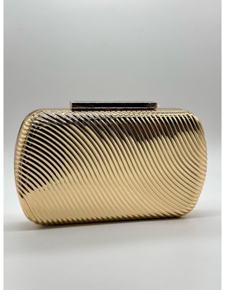 El clutch perfecto que realza todo tipo de vestidos, para añadir el toque mágico.