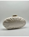El clutch perfecto que realza todo tipo de vestidos, para añadir el toque mágico.