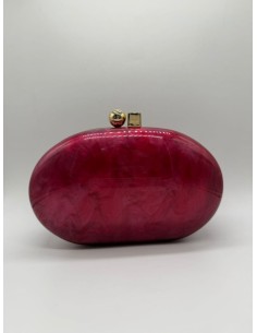 El clutch perfecto que realza todo tipo de vestidos, para añadir el toque mágico. 2