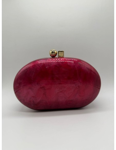 El clutch perfecto que realza todo tipo de vestidos, para añadir el toque mágico.