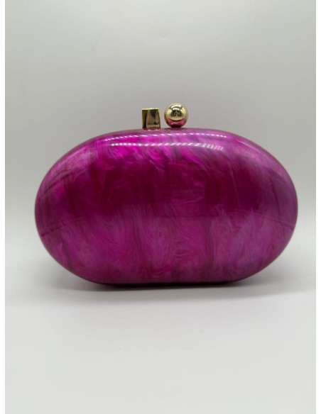 El clutch perfecto que realza todo tipo de vestidos, para añadir el toque mágico.