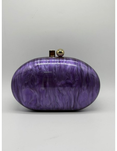 El clutch perfecto que realza todo tipo de vestidos, para añadir el toque mágico.