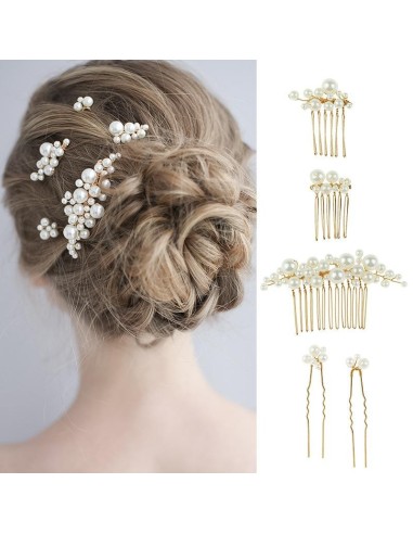 Peinas de metal, con perlas ideal para un recogido sencillo y elegante.