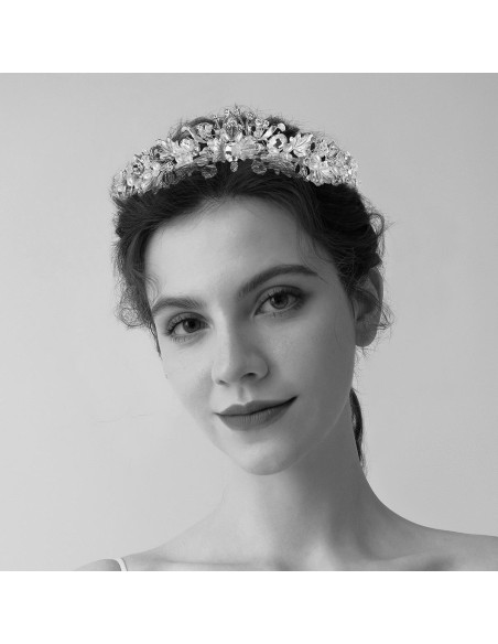 El complemento que realza todo tipo de vestidos, para añadir el toque mágico perfecto para una novia.
