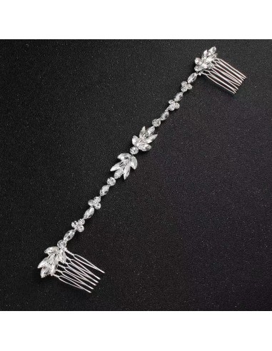 Tocado con peinas y detalle de brillos para peinados de novia o invitada.