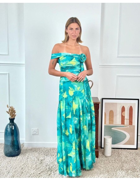 Vestido largo asimétrico y con una flor removible, ideal para bodas, eventos, cocktails y todo tipo de celebraciones.