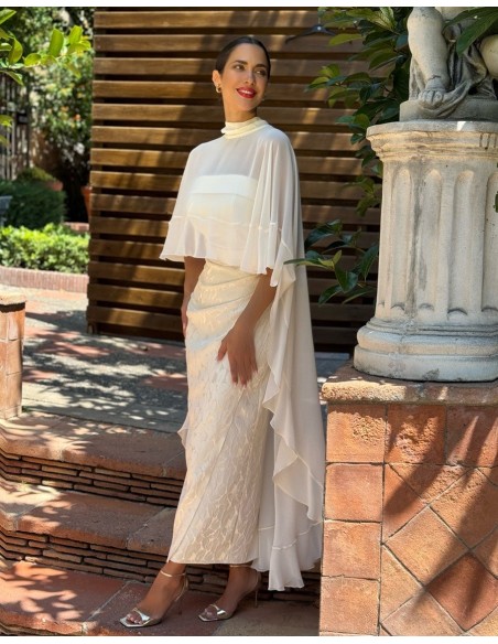 Vestido jacquard palabra de honor entallado con capa de gasa by Gabhana Novia.