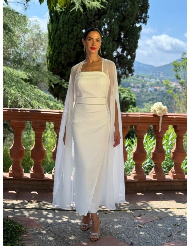 Vestido palabra de honor ajustado con capa de gasa y cinturón en el mismo tejido con detalle en pedrería by Gabhana Novia.