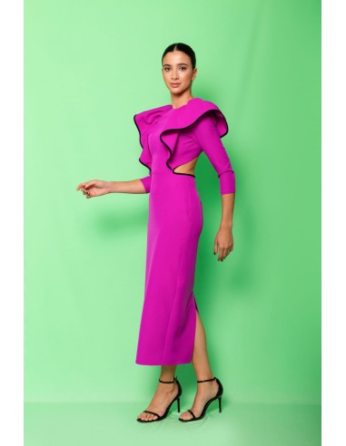 Vestido midi con volantes en los hombros con adornos de vivos y espalda al aire.