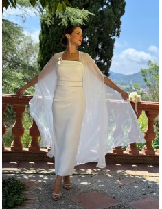 Vestido palabra de honor ajustado con capa de gasa y cinturón en el mismo tejido con detalle en pedrería by Gabhana Novia.