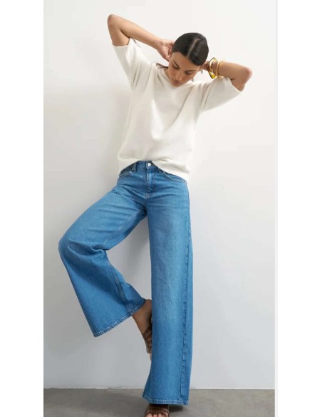 Jeans de tiro alto palazzo en tejido azul oscuro y cinco bolsillos. Tejido elástico.