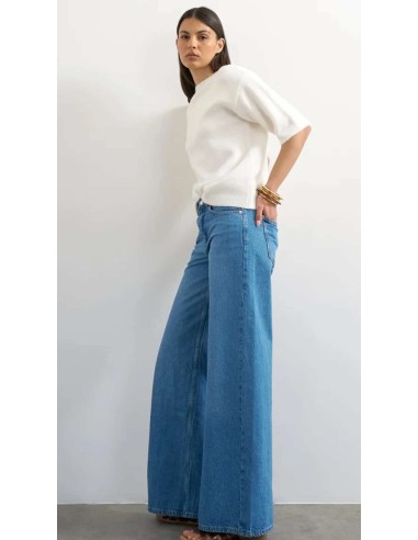Jeans de tiro alto palazzo en tejido azul oscuro y cinco bolsillos. Tejido elástico.