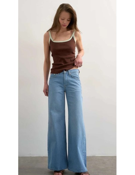 Jeans de tiro alto palazzo en tejido azul oscuro y cinco bolsillos. Tejido elástico.