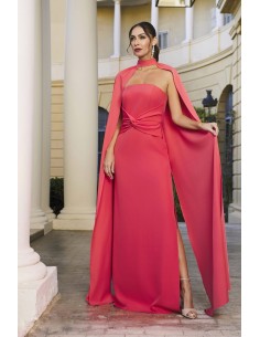 Sumérgete en la elegancia con este vestido en crepé, disponible en GABHANA.