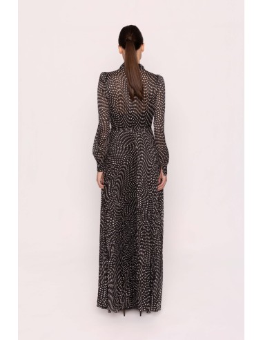 Vestido Carla Ruiz de largo midi confeccionado en gasa plisada. Diseño de corte camisero con cierre de botones.