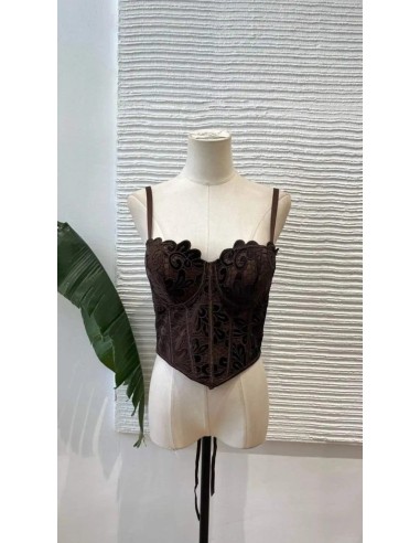 Corset bordado en terciopelo con copas y varillas. Se ajusta en parte trasera con cinta.