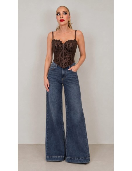 Corset bordado en terciopelo con copas y varillas. Se ajusta en parte trasera con cinta.