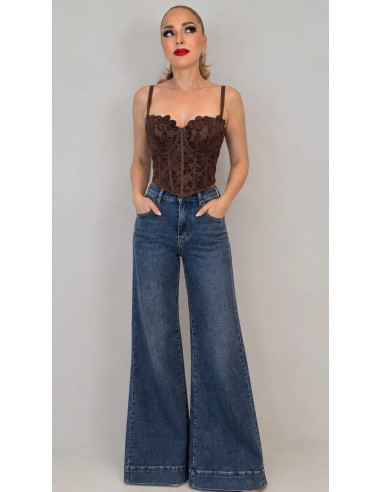 Corset bordado en terciopelo con copas y varillas. Se ajusta en parte trasera con cinta.