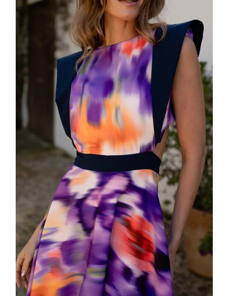 Sassari Print no es solo un vestido. Es una declaración de intenciones.  Una pieza que transmite fuerza, color y sofisticación.