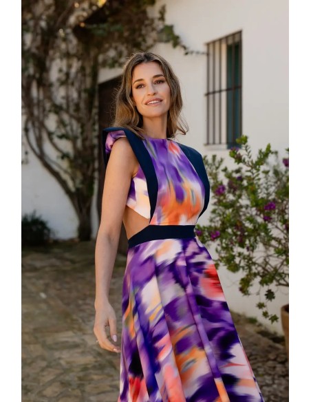 Sassari Print no es solo un vestido. Es una declaración de intenciones.  Una pieza que transmite fuerza, color y sofisticación.