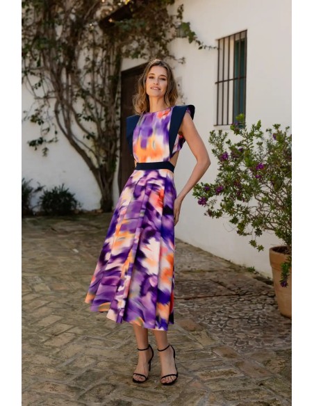 Sassari Print no es solo un vestido. Es una declaración de intenciones.  Una pieza que transmite fuerza, color y sofisticación.