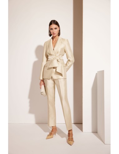 Conjunto CARLA RUIZ dos piezas compuesto por chaqueta corte smoking