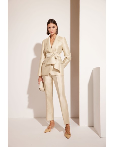 Conjunto CARLA RUIZ dos piezas compuesto por chaqueta corte smoking