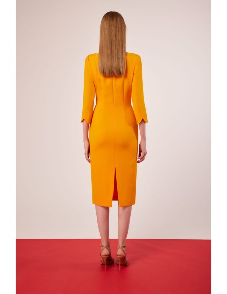 Vestido  midi pliegues flores Carla Ruiz confeccionado en crepe.