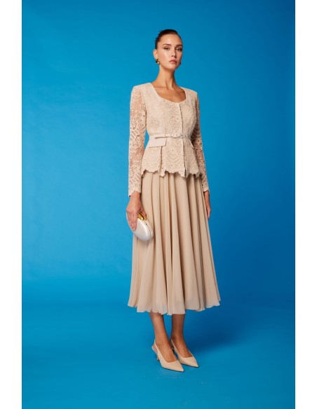 Carla Ruiz mod.51578 Elegante vestido confeccionado en un delicado tul bordado y georgette.