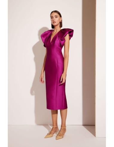 Sensacional vestido midi de fiesta confeccionado en tafetán.
