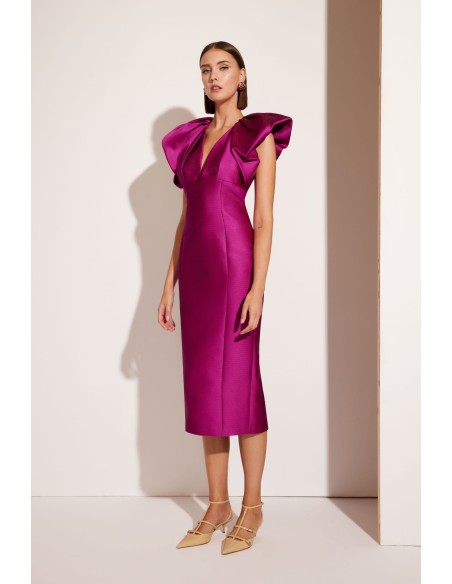 Sensacional vestido midi de fiesta confeccionado en tafetán.
