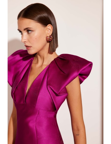Sensacional vestido midi de fiesta confeccionado en tafetán.