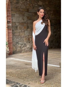 Vestido largo corte ajustado corte asimétrico con pañuelo de gasa terminado en flecos.